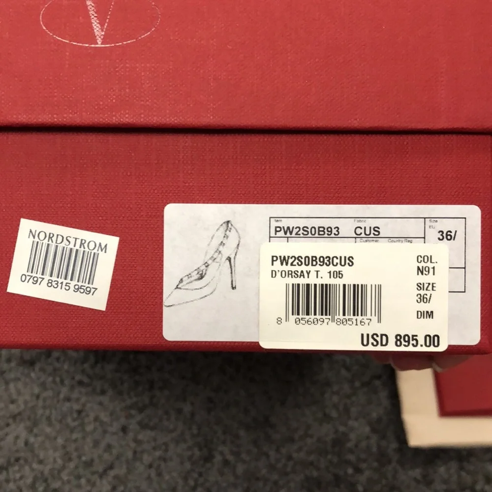 Women’s Valentino Garavani black leather pumps - Picture 9 of 11